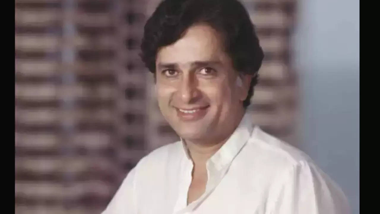 golden days: when the iconic and humble actor shashi kapoor said no to the national award because he felt his work was not competent enough