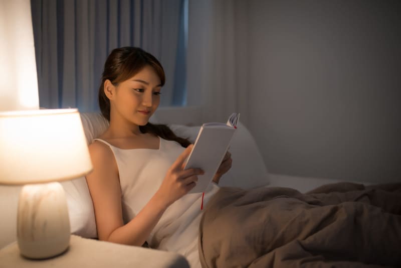 『寝る前のスマホ』をやめるべき5つの理由…睡眠時間が削れてしまう大きなデメリット