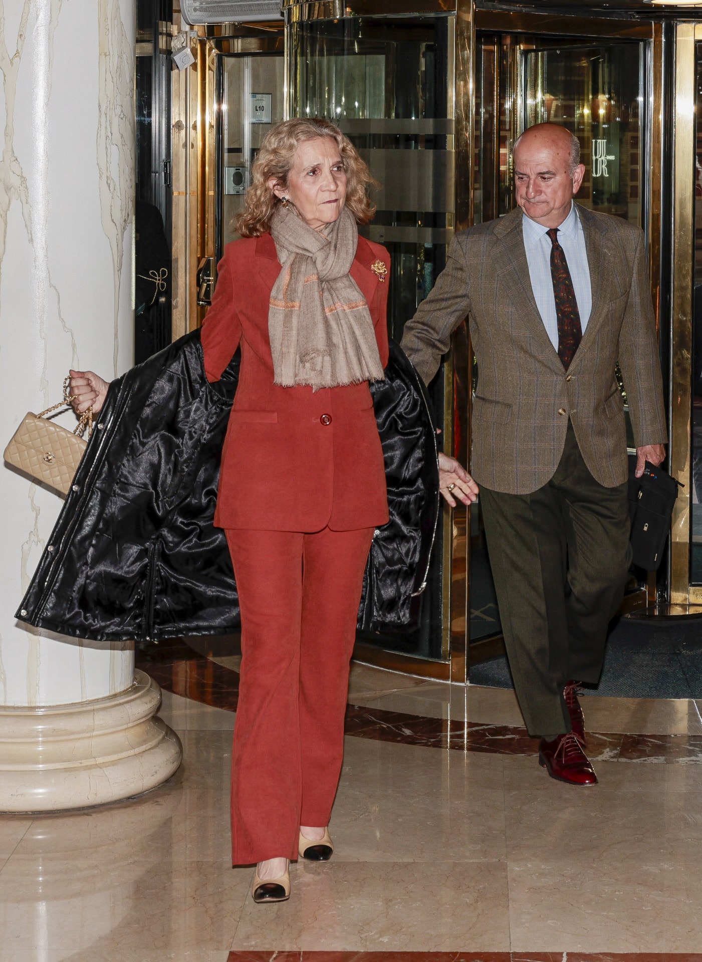 el bolso de chanel más elegante de la infanta elena que comparte con victoria federica y la reina sofía