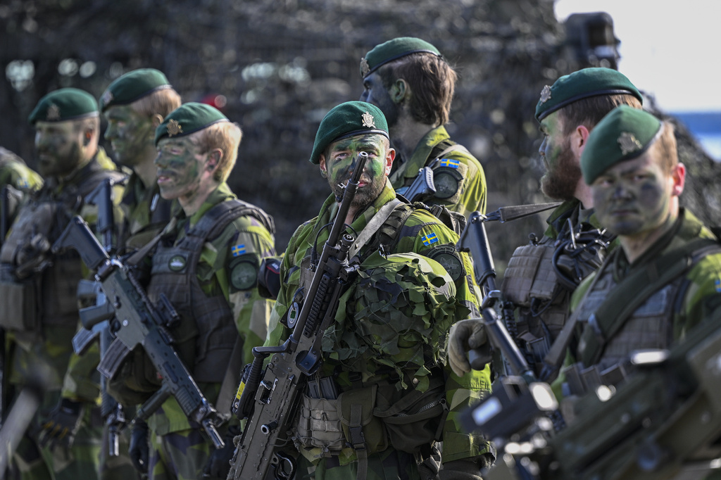parlamento sueco recomienda fortalecer defensa aérea y aumentar reclutas