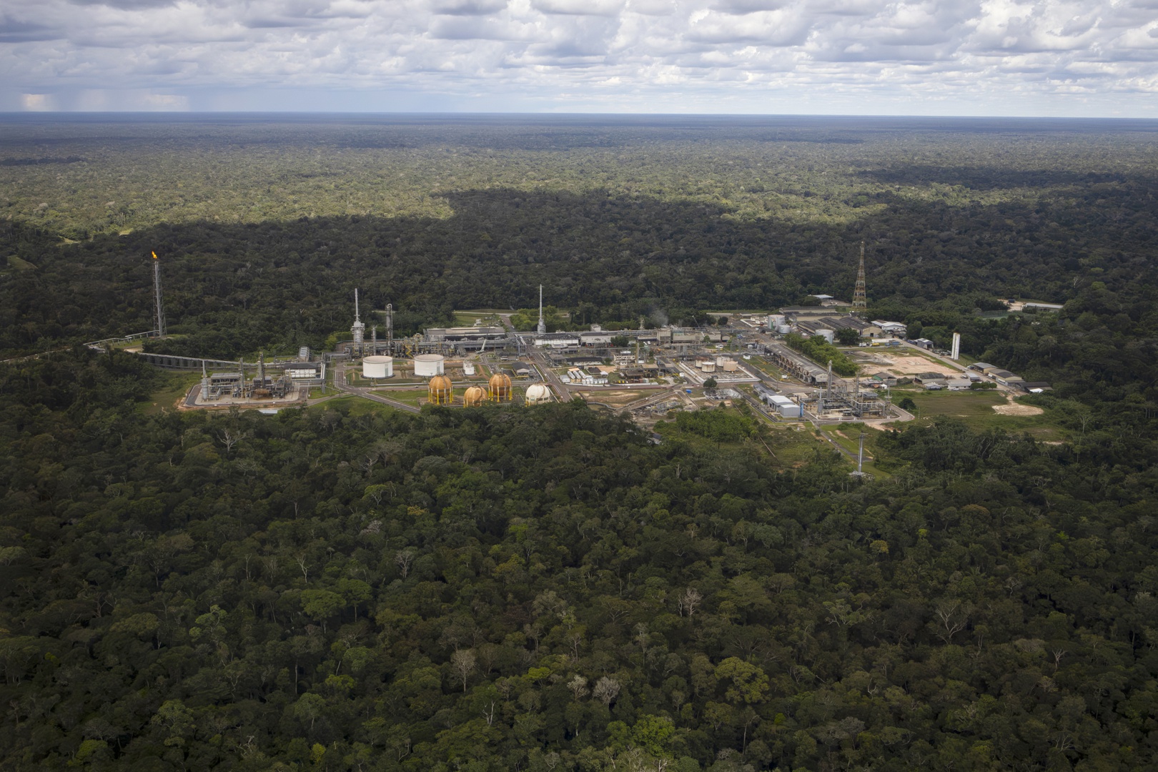 amazon, en las profundidades de urucú, el enorme campo petrolero en la selva amazónica de brasil
