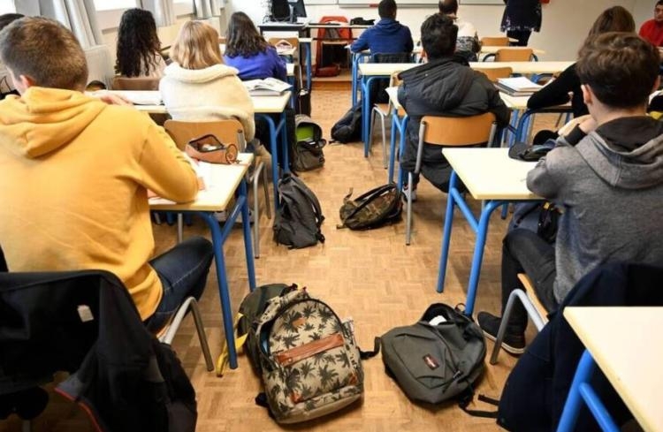 paris. une enseignante menacée de mort en plein cours par deux collégiens