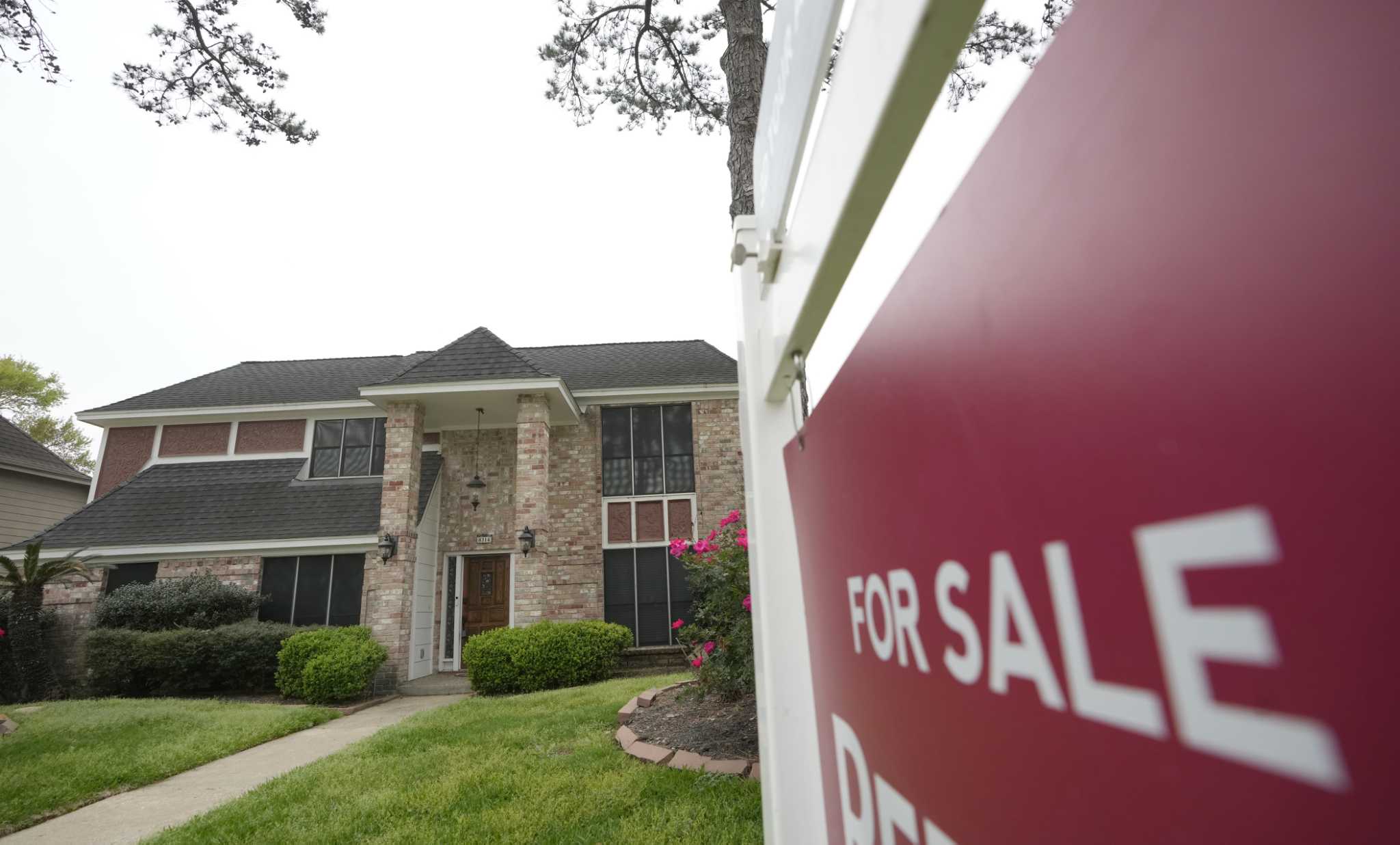 Warren Buffet's HomeServices reaches 250 million settlement over real