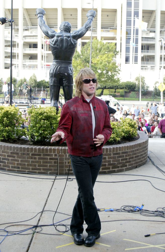 <p>After years of selling out stadiums on their concert tours, it made sense that Bon Jovi and Sambora would look to expand upon that footprint and did so by becoming majority and minority owners of AFL team Philadelphia Soul from 2004-2008.</p>