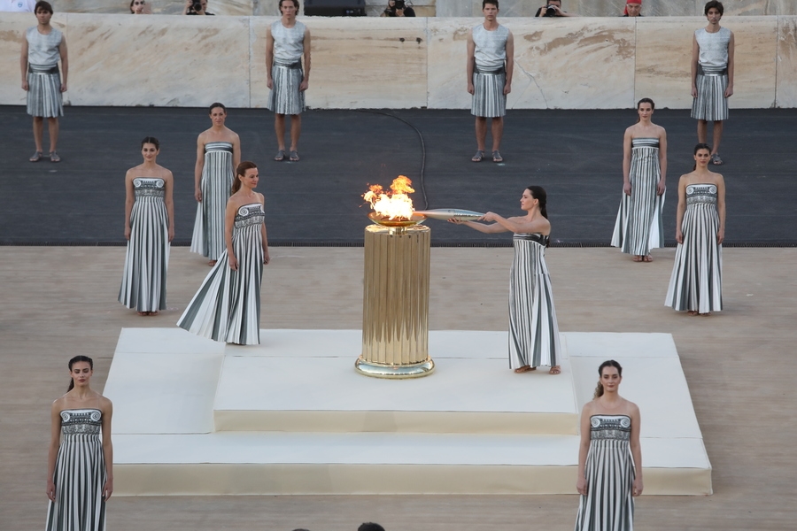 ολυμπιακή φλόγα: λαμπρή η τελετή παράδοσης στο καλλιμάρμαρο