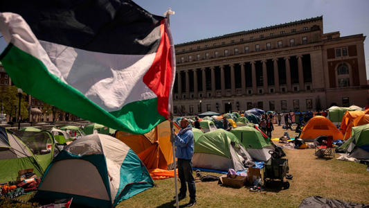 College protests live updates: Police crack down as encampments spread<br><br>