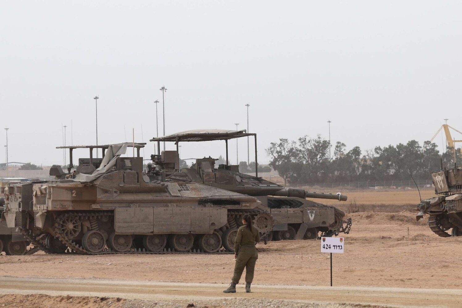 medioriente, houthi colpiscono una petroliera nel mar rosso | israele, idf: centinaia di terroristi si stanno arrendendo a gaza