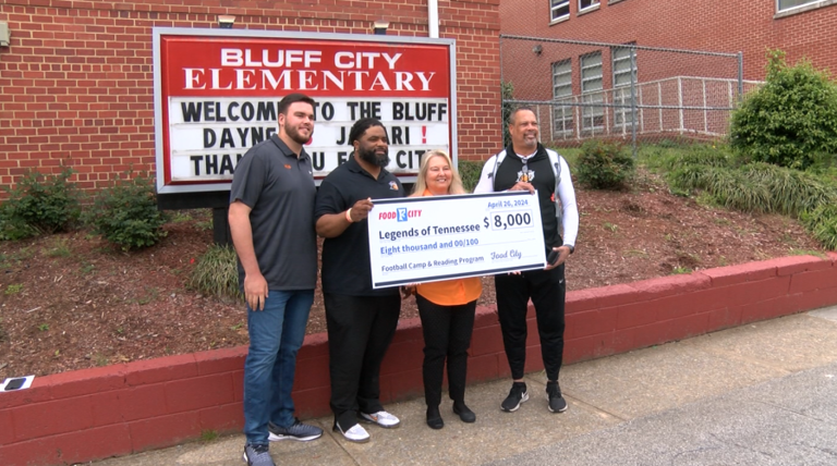 Food City donates to Legends of Tennessee reading program