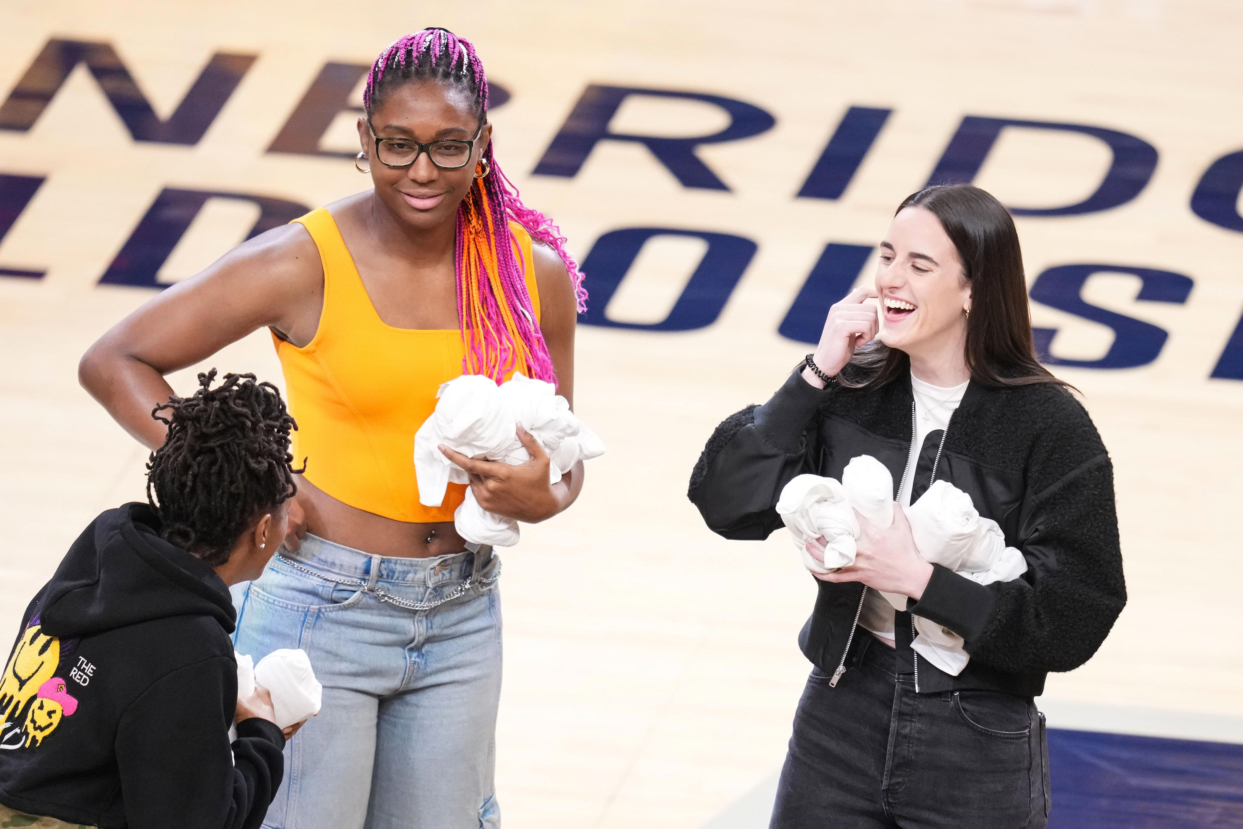 'indiana is the new hollywood:' caitlin clark draws a crowd. fever teammates embrace it