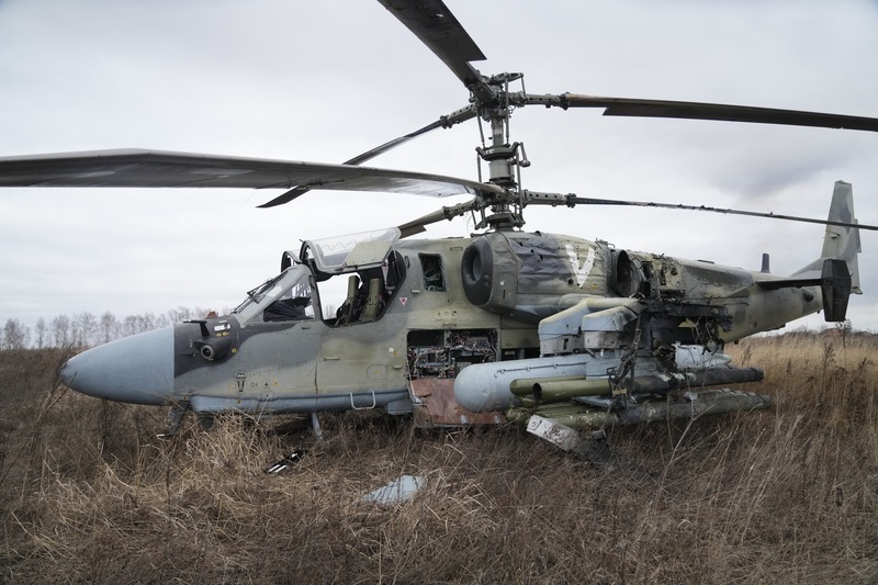 ukrajinská rozvědka hlásí zničení ruského vrtulníku na letišti u moskvy