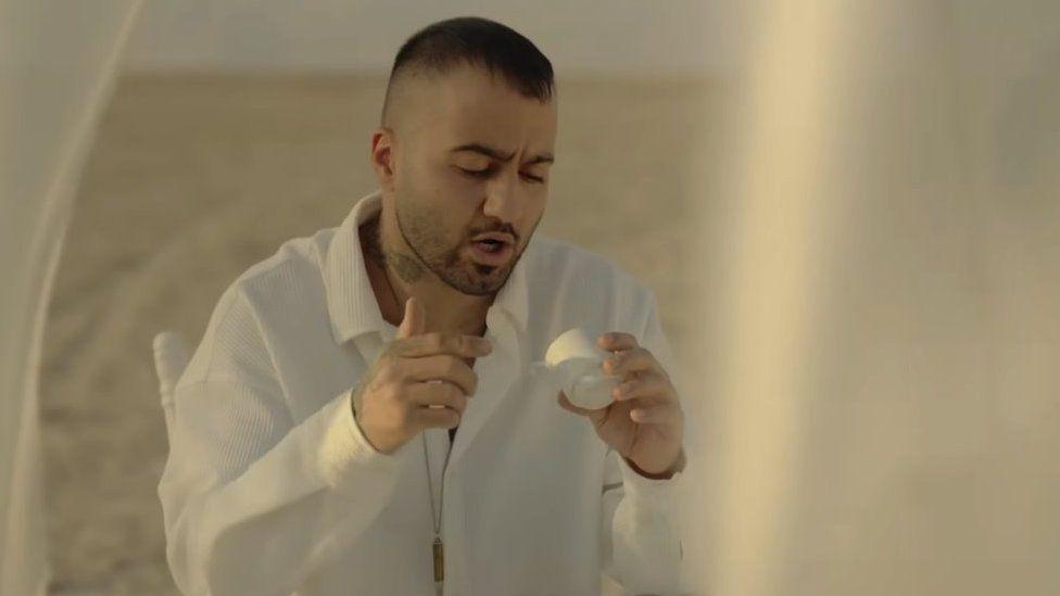 quién es toomaj salehi, el rapero condenado a muerte por irán por sus canciones críticas