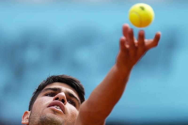 defending champs alcaraz and sabalenka win opening matches at madrid open
