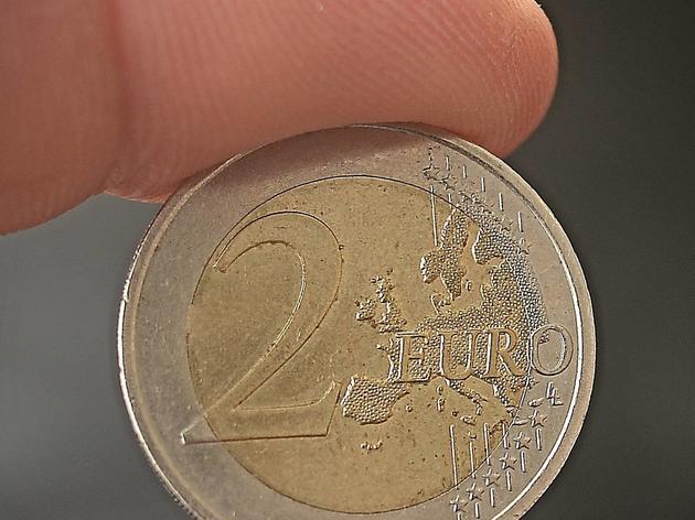 gefälschte zwei-euro-münzen im anlauf: merkmale geben klarheit