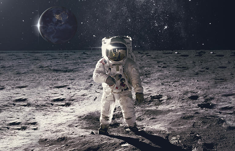 image-of-the-moon-landing-man-walking-on-the-moon-main