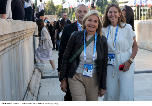 οι διάσημοι έλληνες που έδωσαν το παρόν στην τελετή παράδοσης της ολυμπιακής φλόγας στο καλλιμάρμαρο
