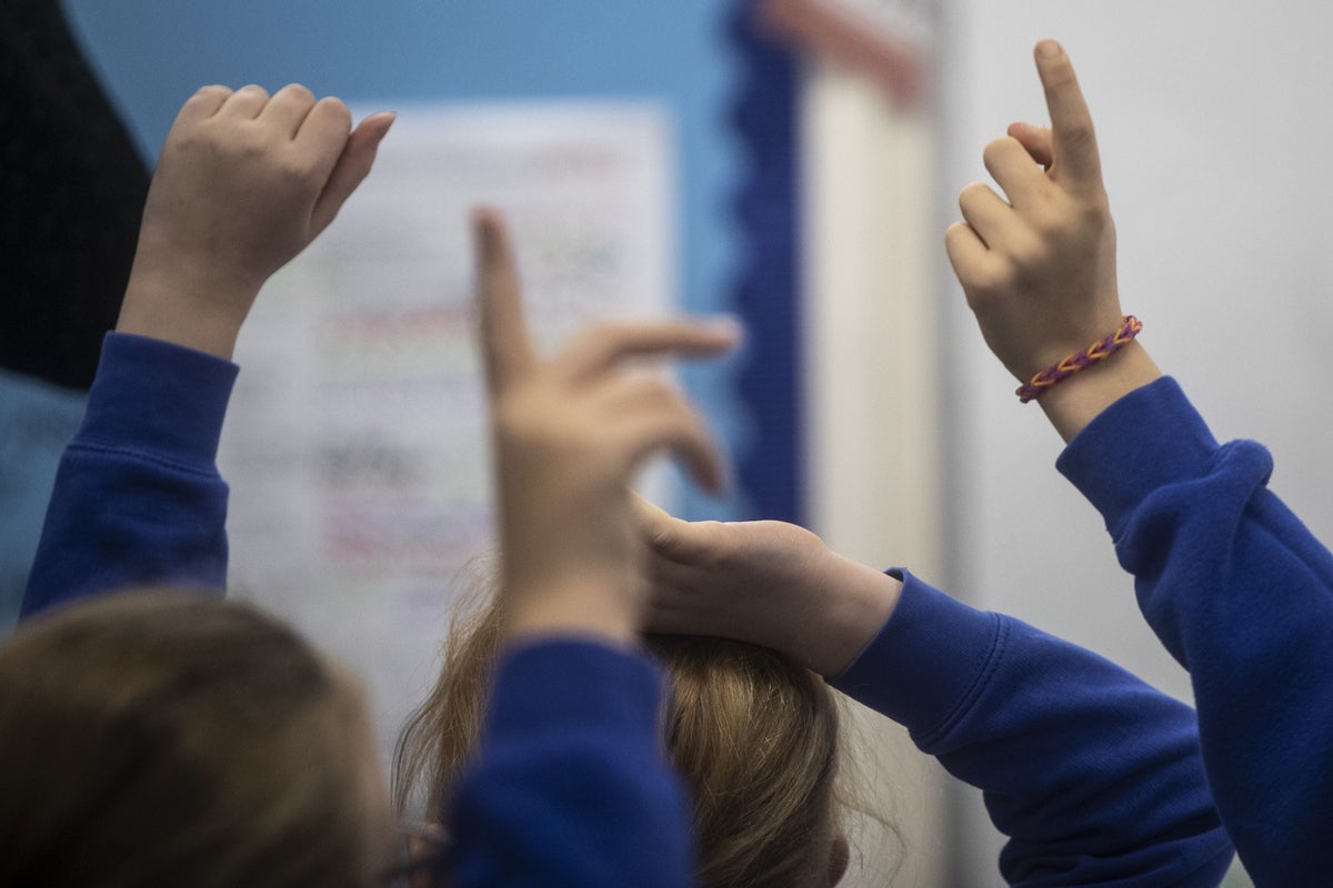 teaching assistants ‘increasingly leading lessons amid teacher shortage’ – union