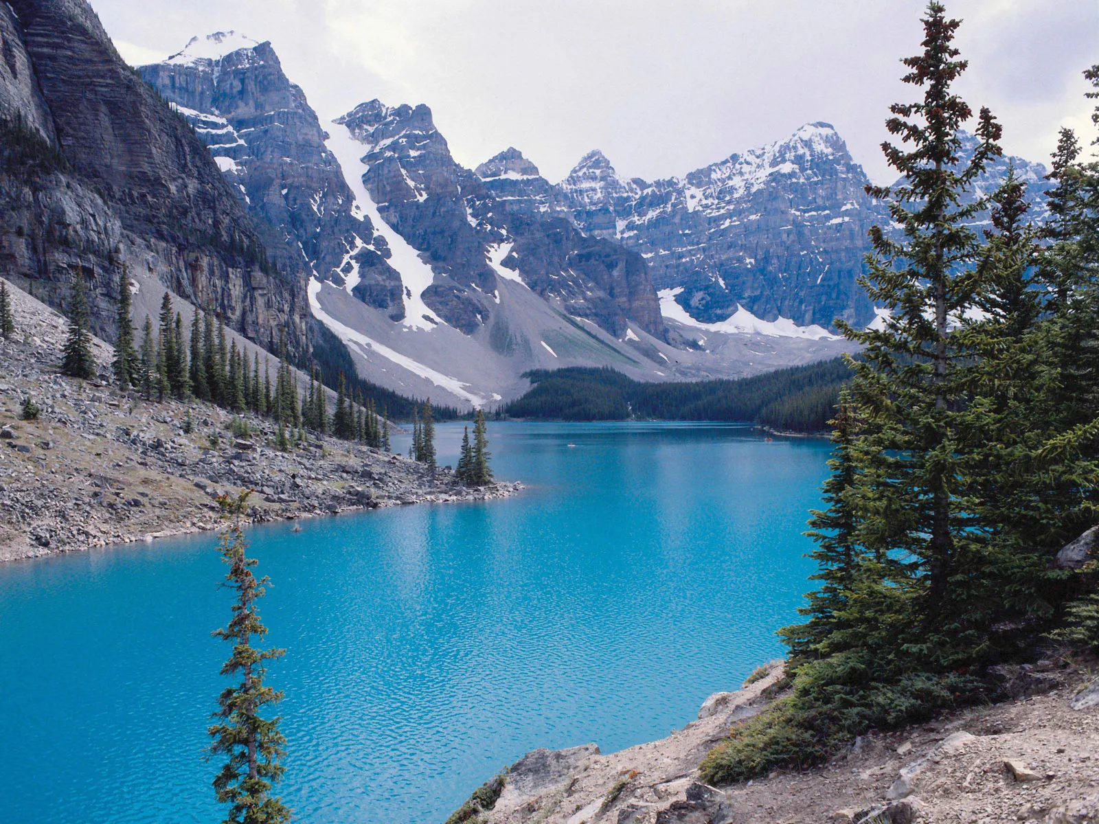 Embark on a journey of awe-inspiring natural beauty in Banff National Park, home to rugged mountain peaks, turquoise lakes, and abundant wildlife. Hike along scenic trails, paddle on pristine waters, and soak in panoramic views of the Canadian Rockies in this wilderness paradise.]]>