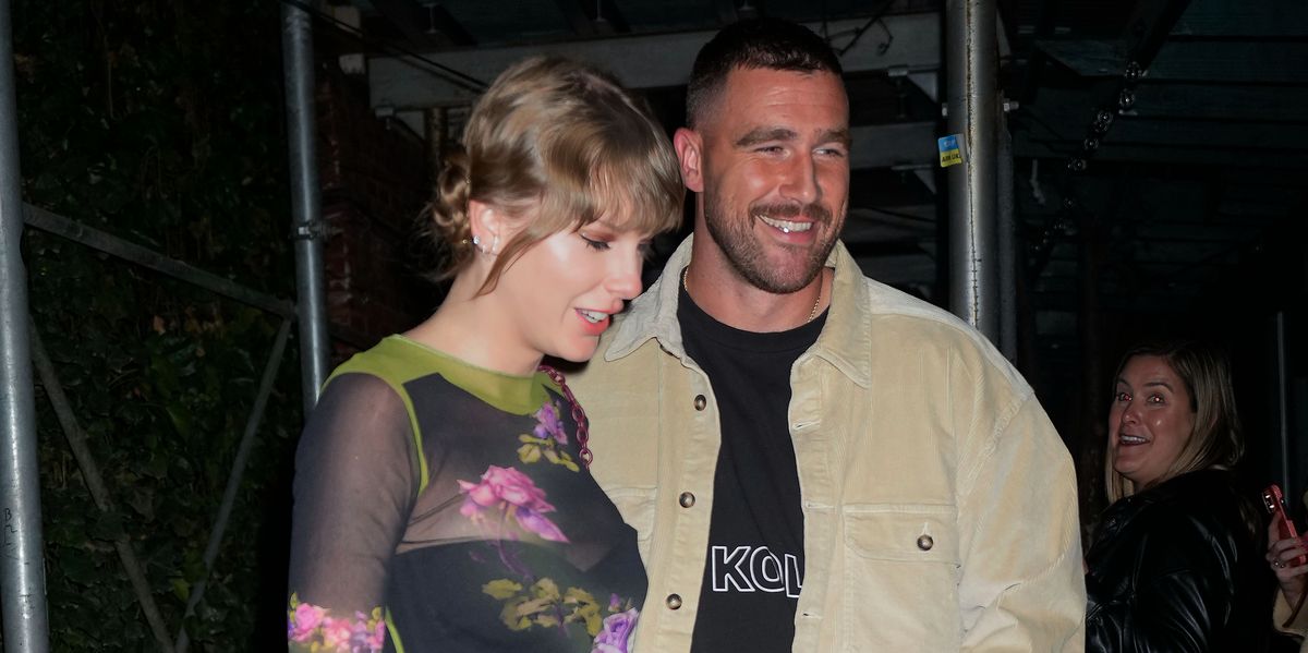 taylor swift & travis kelce make a case for sitting on the same side of the booth on dates