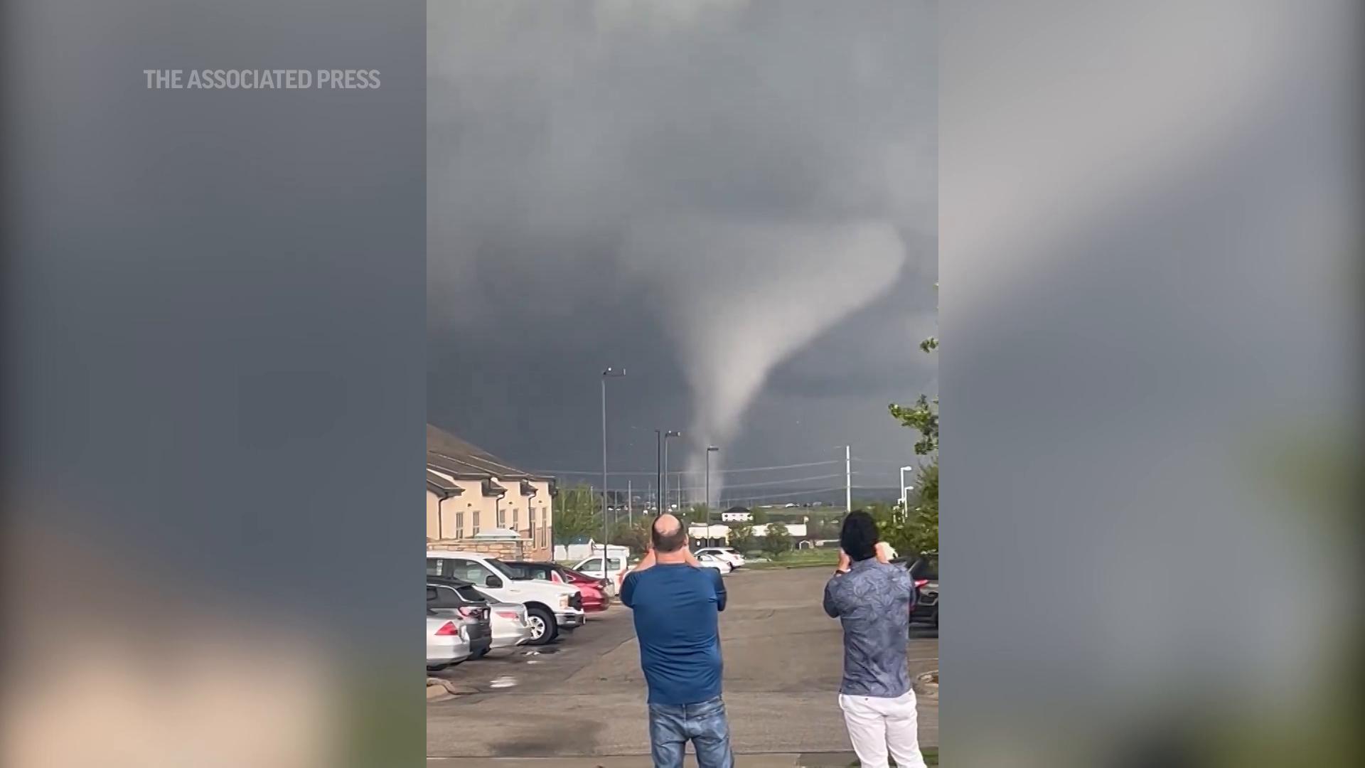 Midwest tornadoes cause severe damage