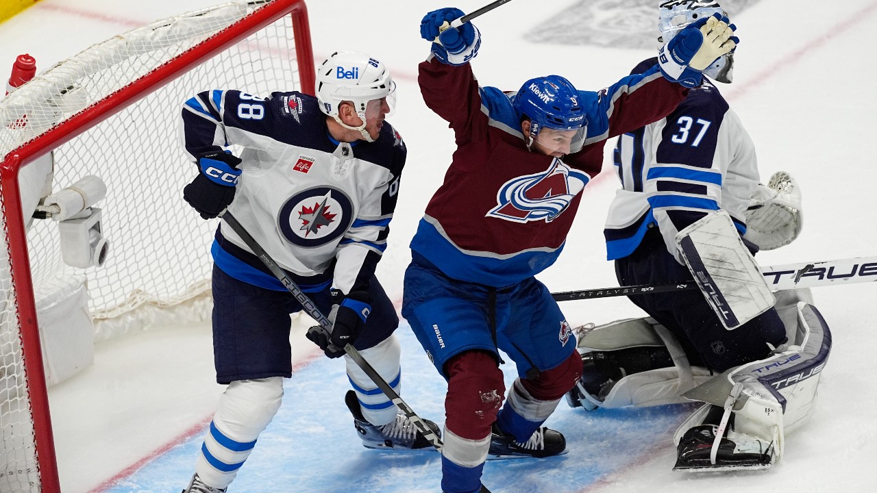 avalanche score five third-period goals to top jets, take 2-1 series lead