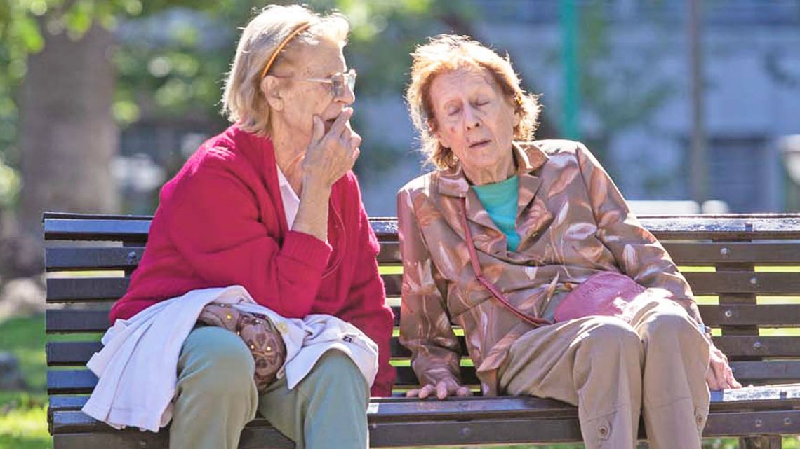 un cambio en la ley bases impediría a las mujeres jubilarse antes de los 65 años