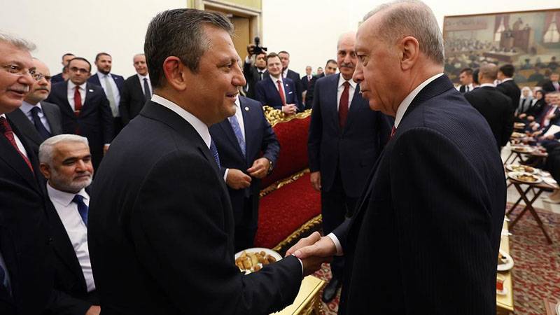 fehmi koru: merak bu ya, erdoğan-bahçeli 45 dakikada ne konuştu? cb erdoğan özgür özel’e neden 2 mayıs’ta randevu vermiş olabilir?