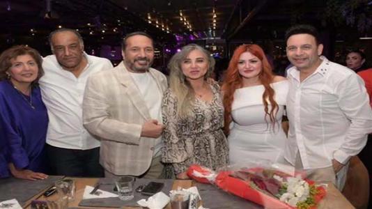 مصطفى قمر مع نجوم الفن من افتتاح فرع مطعمه الجديد