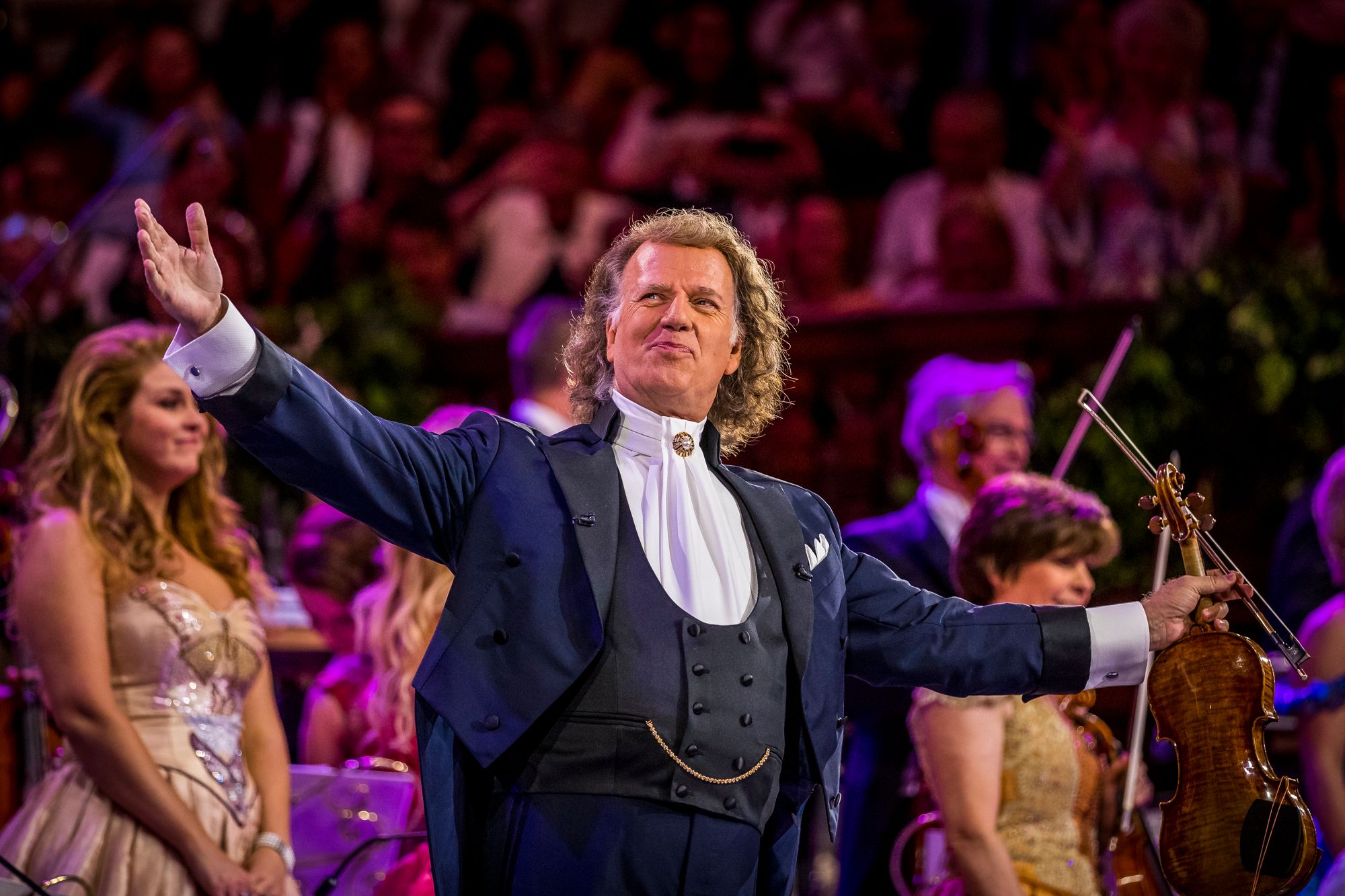 andré rieu wants anthony hopkins to tour with him after performing waltz actor composed in his 20s