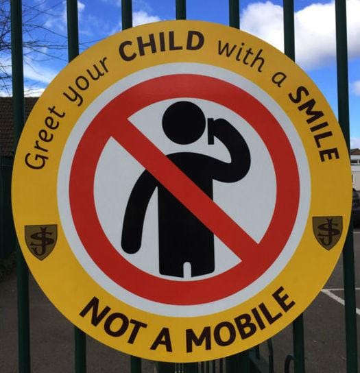 especialistas defendem que proibir telemóveis nas escolas sem ouvir alunos não é solução