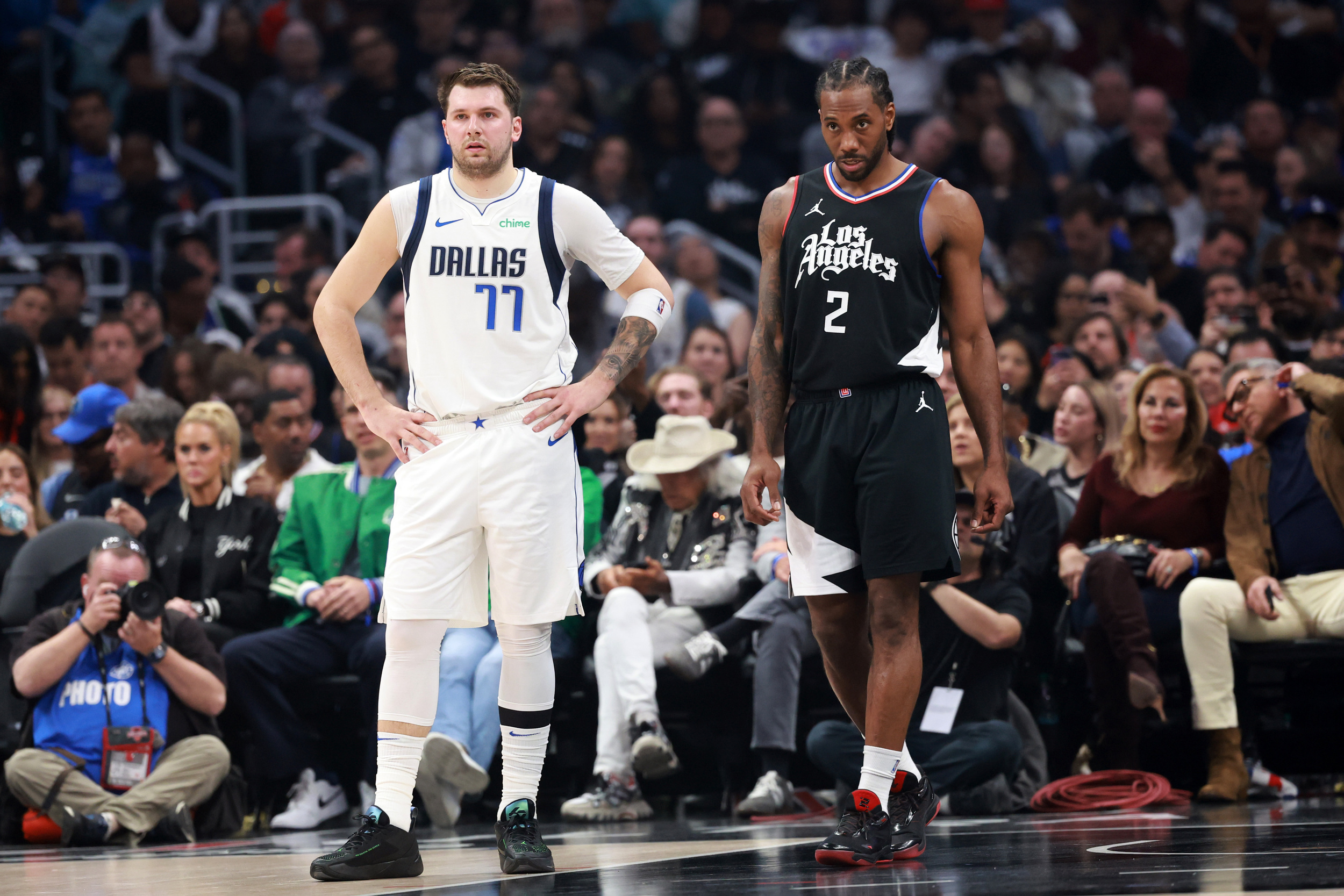 clippers stars don't show up in ugly game 3 loss as mavericks take 2-1 lead