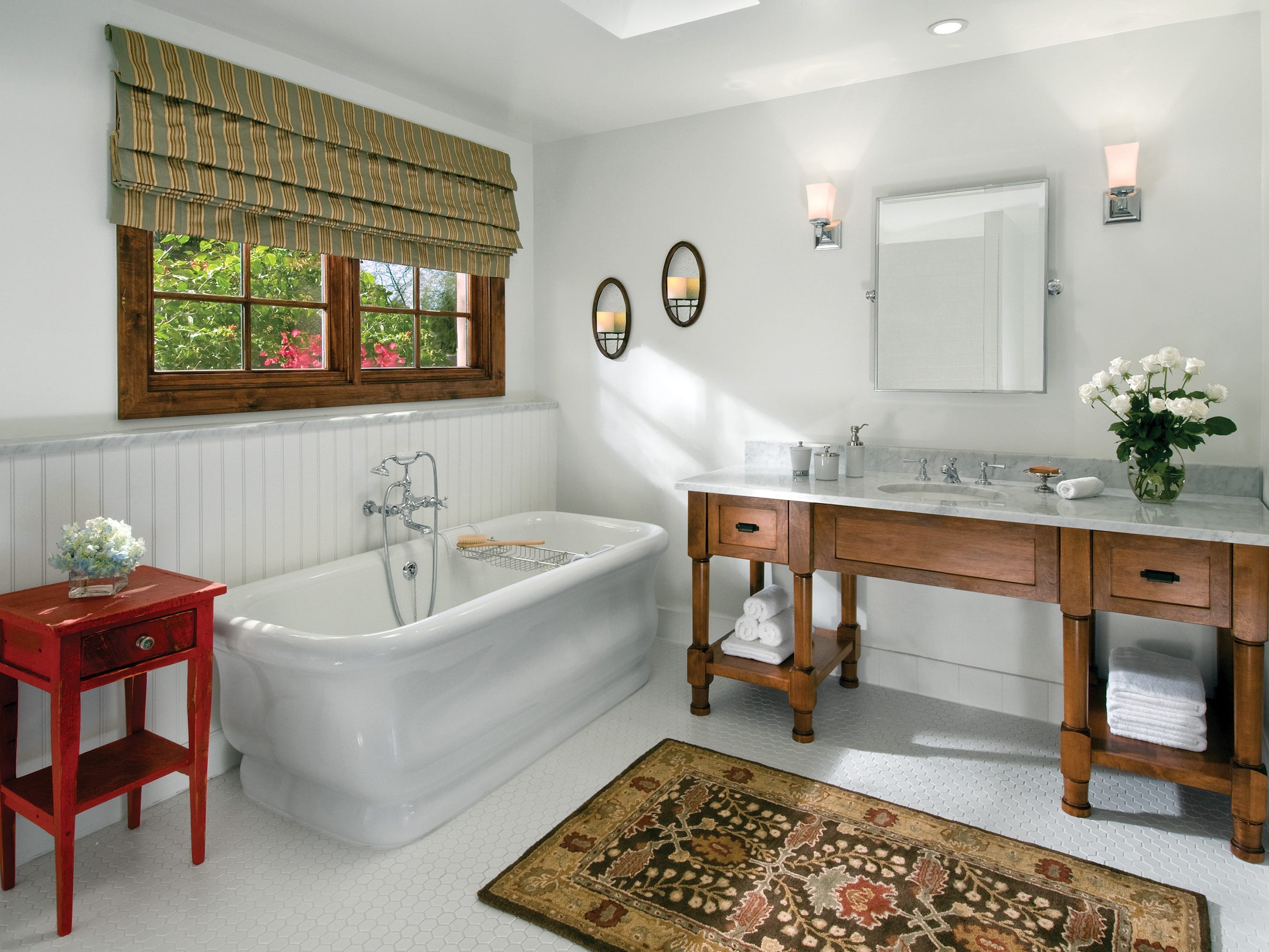 <p>Apart from the style, the bathroom at the Hermosa Inn was much like the Phoenician's. It was spacious, with a roomy shower and a soaking tub.</p>