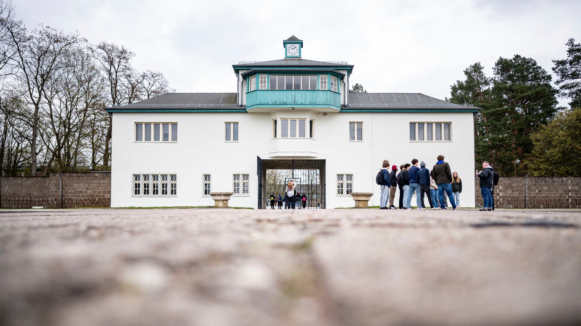 kz-gedenkstätte sachsenhausen: gästebücher voll mit hassbotschaften