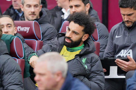 Mo Salah left on the bench as Liverpool’s title hopes hit further at West Ham<br><br>