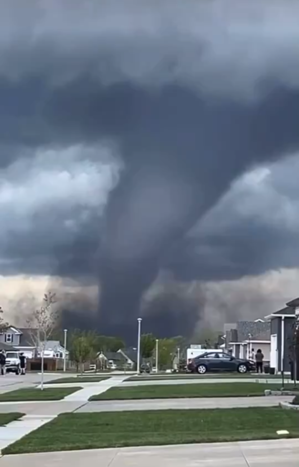 80 tornados verwüsteten fünf us-bundesstaaten