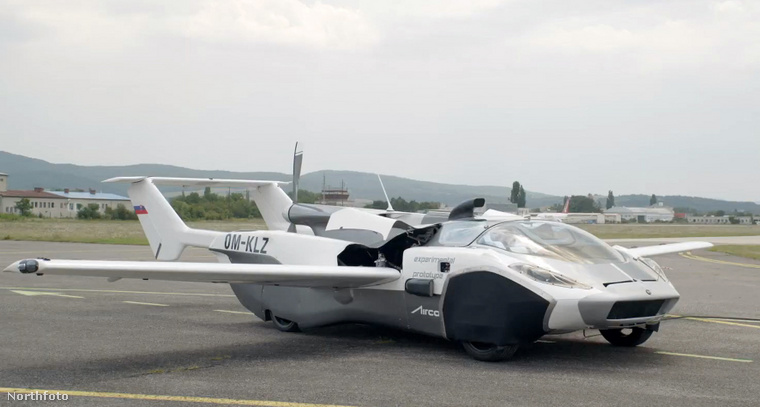 íme a működő szlovák repülő autó, ami egy világsztárral a fedélzetén szállt fel – videó