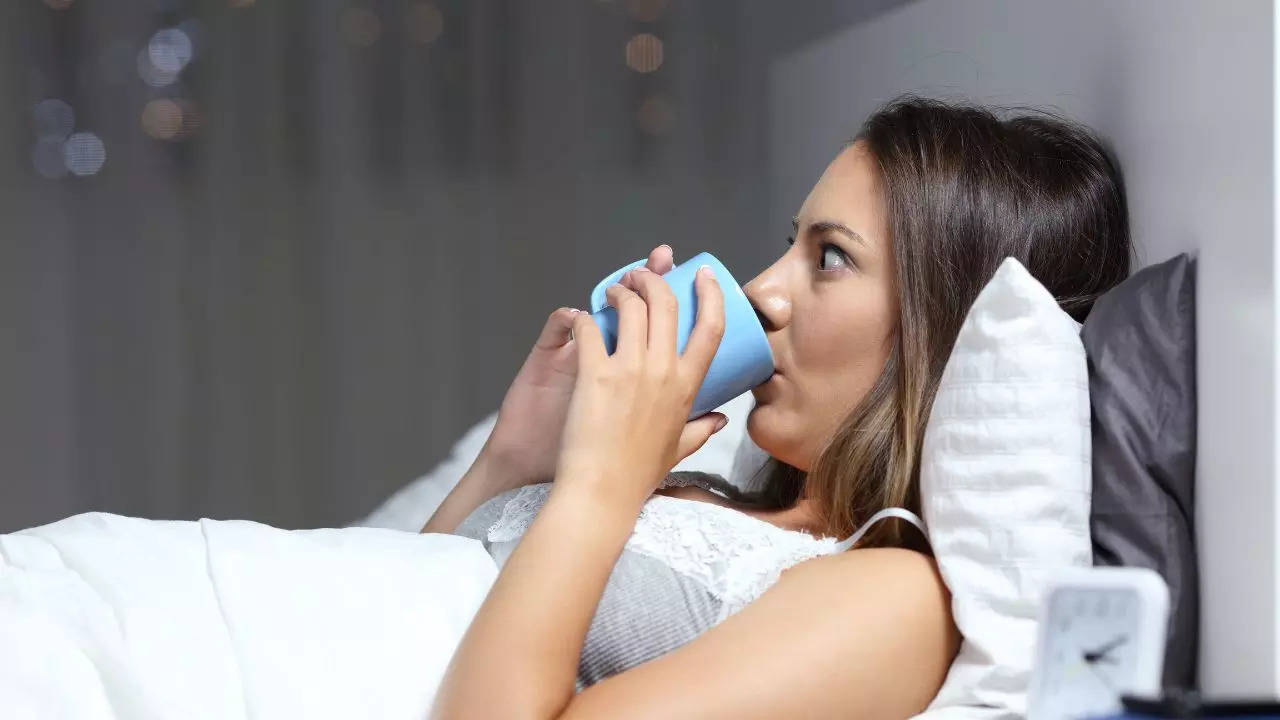 how does drinking milk before bed benefit your health?