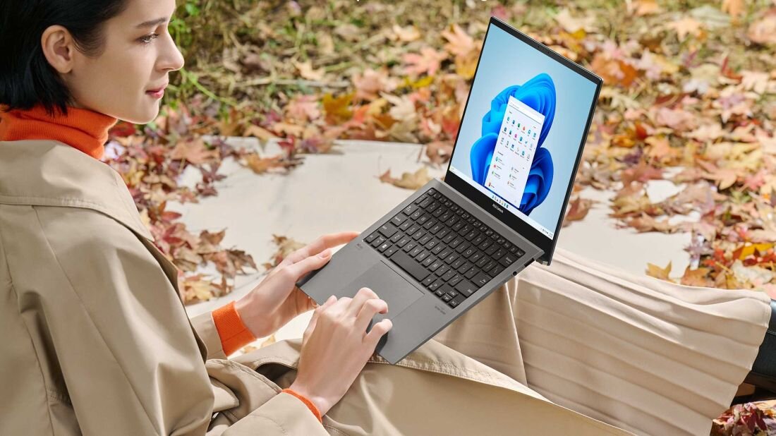 microsoft, windows, microsoft, potężny i inteligentny laptop w smukłej obudowie jest na wyciągnięcie ręki
