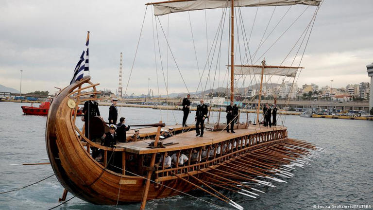 Replicas of ancient Greek triremes were present at the departure from Piraeus