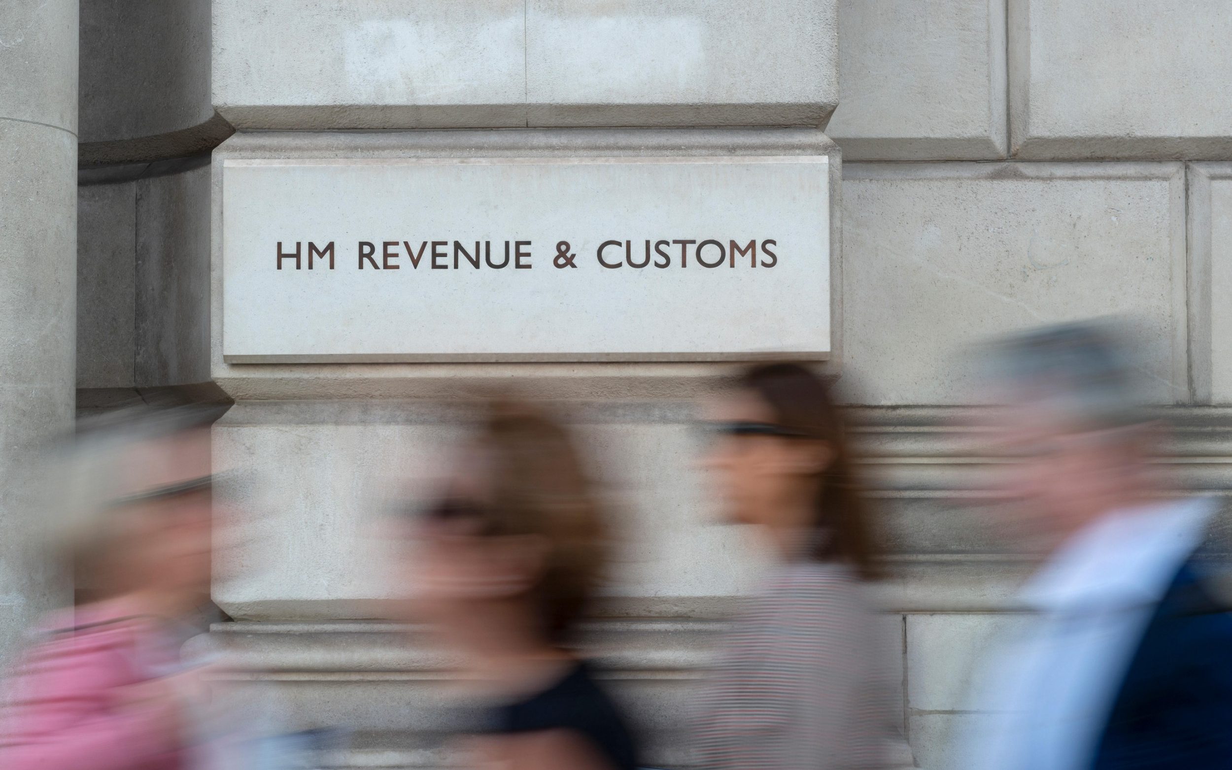 hmrc hit with 600 complaints a week as ‘taxpayers at wits end’