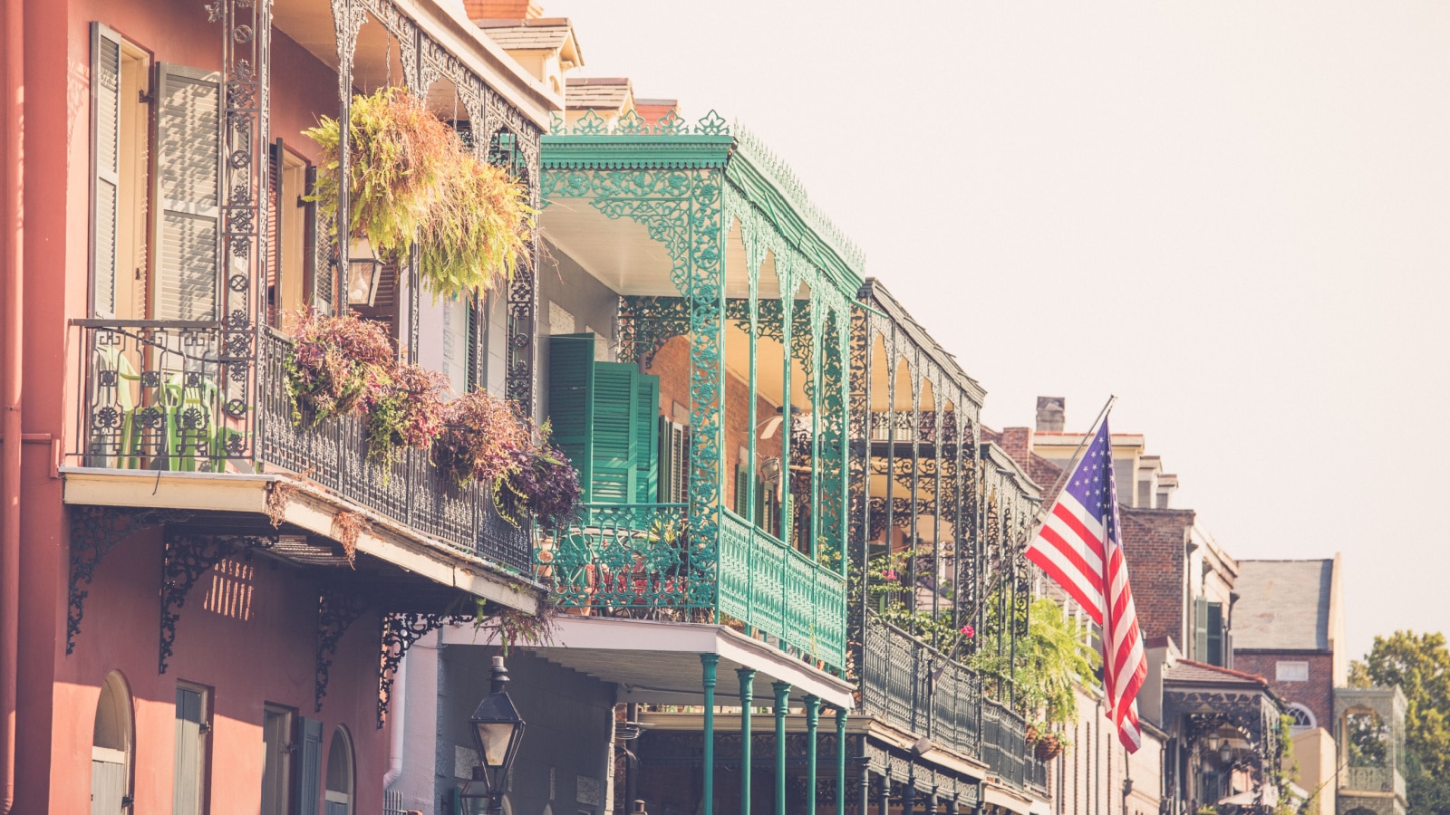 <p>Known for its vibrant culture, historic French Quarter, and charming architecture, New Orleans is a unique and pretty city.</p>