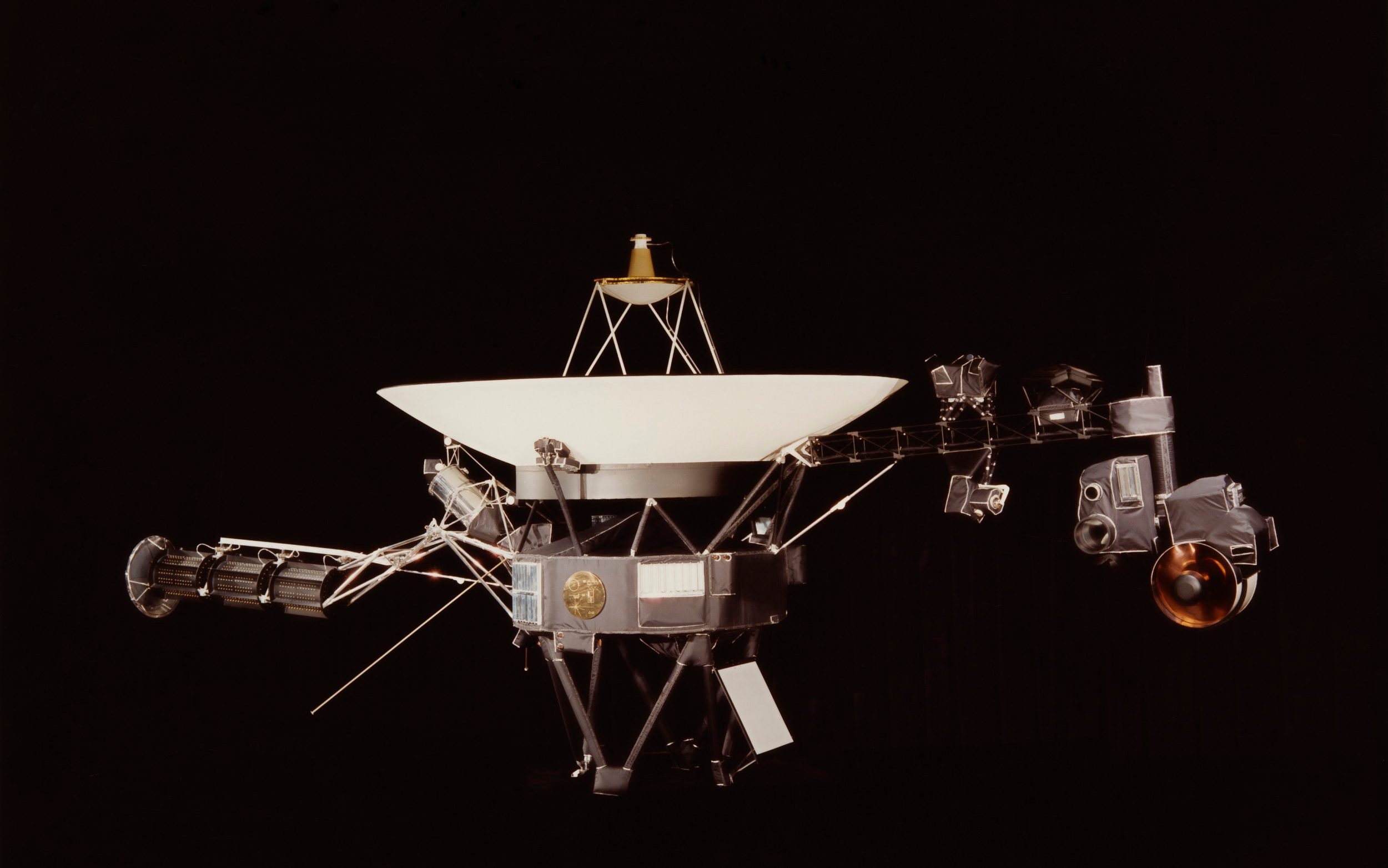 nasa engineers bring voyager 1 back to life after interstellar glitch