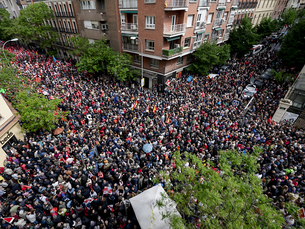 demonstration für verbleib von spaniens regierungschef im amt