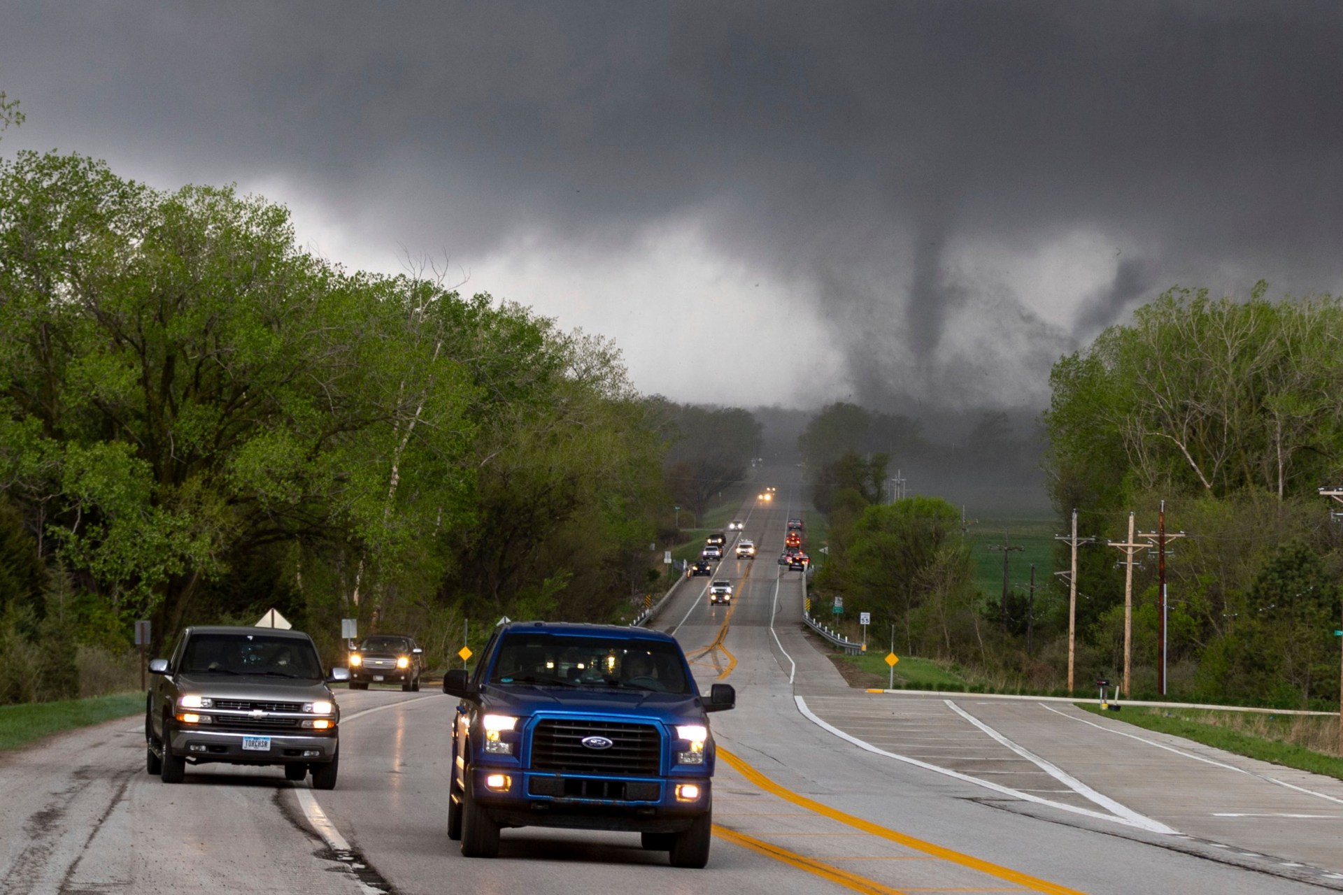 devastating tornado rips through nebraska destroying hundreds of homes