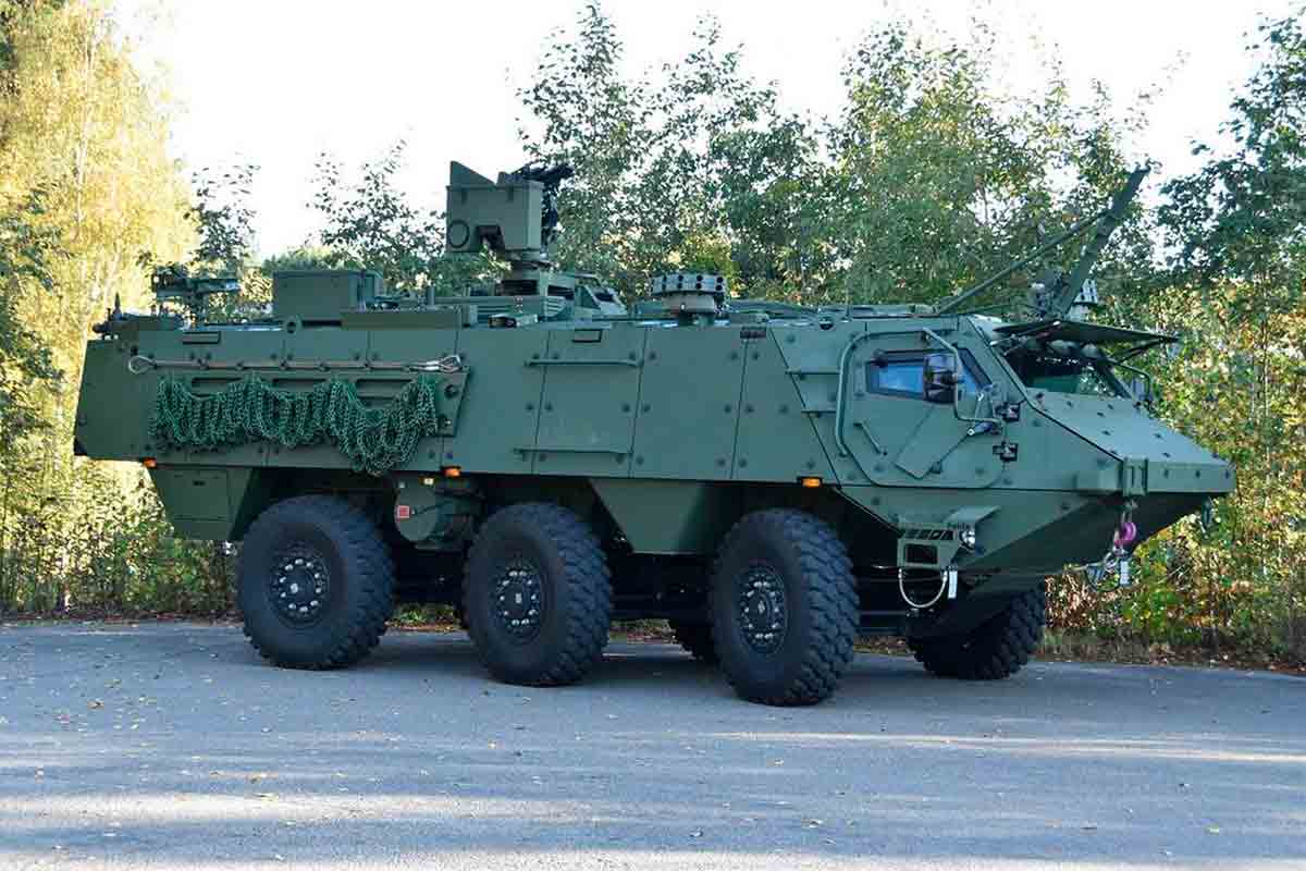 découvrez les nouveaux véhicules blindés patria 6×6 achetés par la finlande