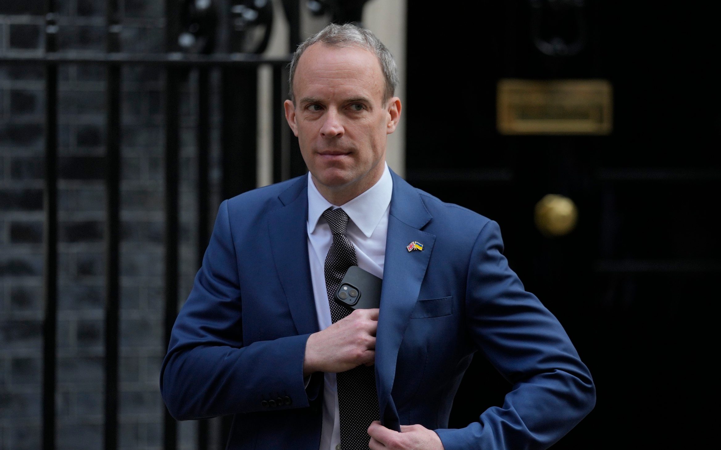 dominic raab to investigate ‘blood gold’ trade that is bankrolling russia