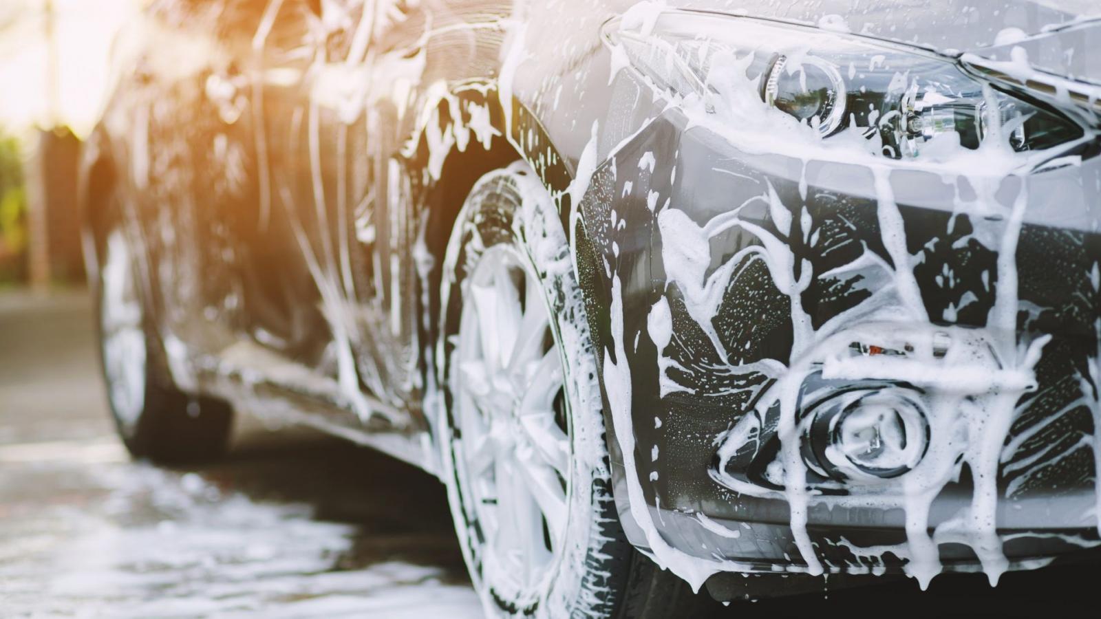 πώς πλένεις σωστά ένα αυτοκίνητο - οι συμβουλές του κορυφαίου επαγγελματία