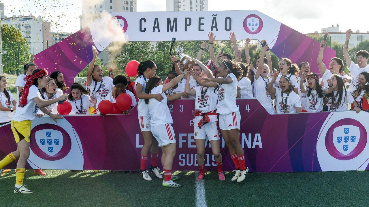 futebol feminino: benfica é campeão de juniores após golear sporting