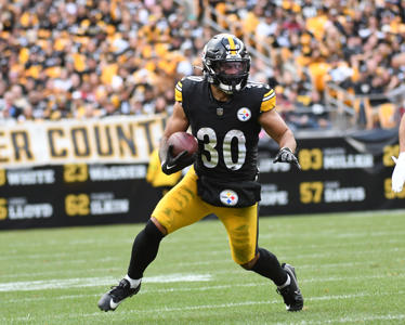 Jaylen Warren Says Steelers QB Room Leadership is Night and Day From Last Year<br><br>