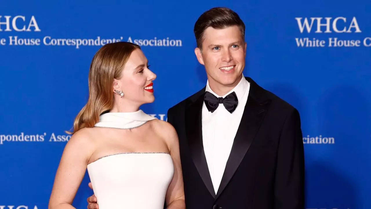 white house correspondents dinner host colin jost welcomes guests | live streaming and other details
