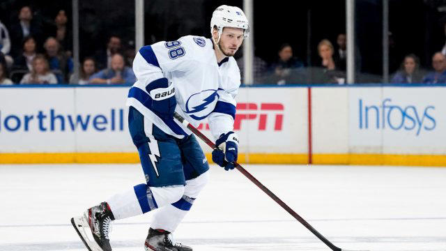 lightning’s brisebois makes big trades ahead of free agency, with an eye on guentzel